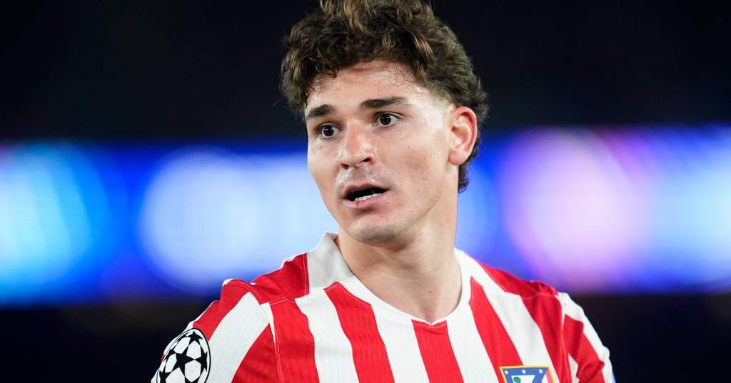 Julian Alvarez durante un partido oficial con el Atlético de Madrid en el fútbol español