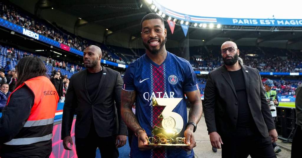 El defensor francés Presnel Kimpembe durante un evento institucional del Paris Saint-Germain