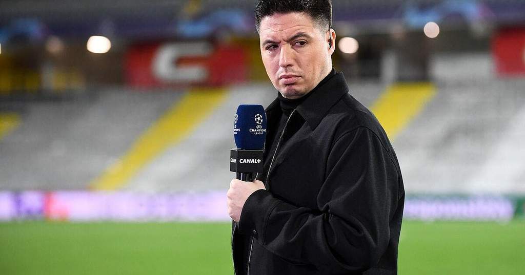El exjugador francés Samir Nasri durante una jornada de análisis deportivo en un estadio europeo